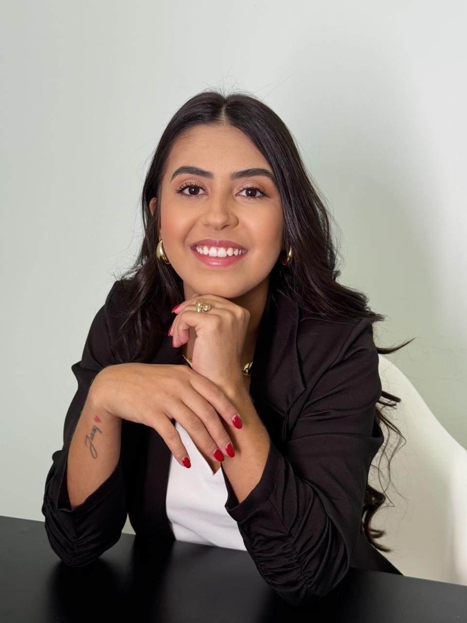 Leticia Guerpina, nutricionista, sorrindo